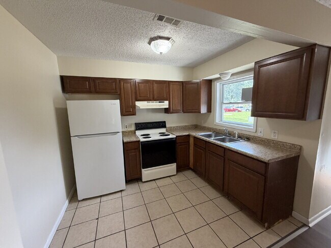 Building Photo - Duplex for Rent