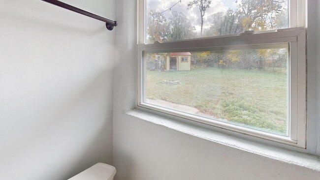 Building Photo - "Charming 3-Bedroom Home with Gleaming Hardwood Floors and 3 Full Baths on Camelot Rd, Jacksonvil...