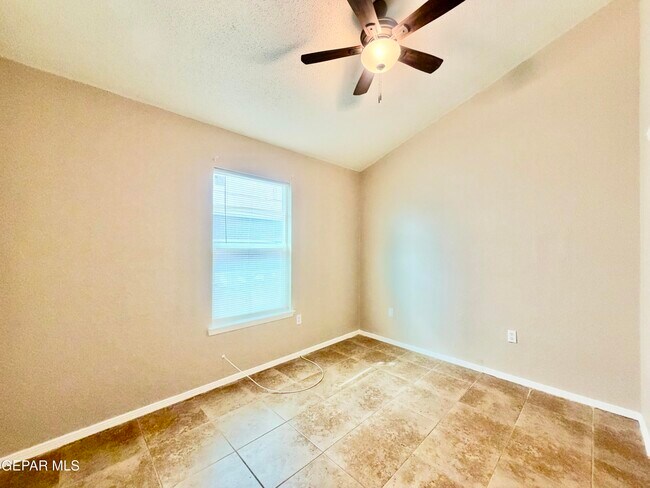 Building Photo - 3904 Tierra Marfil Rd