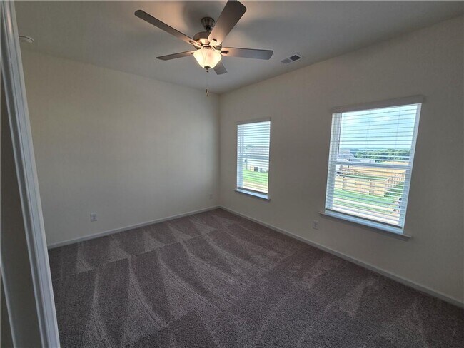 Building Photo - 142 Hadley Wy