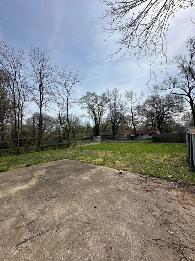 Building Photo - 4 bedroom 1 bath