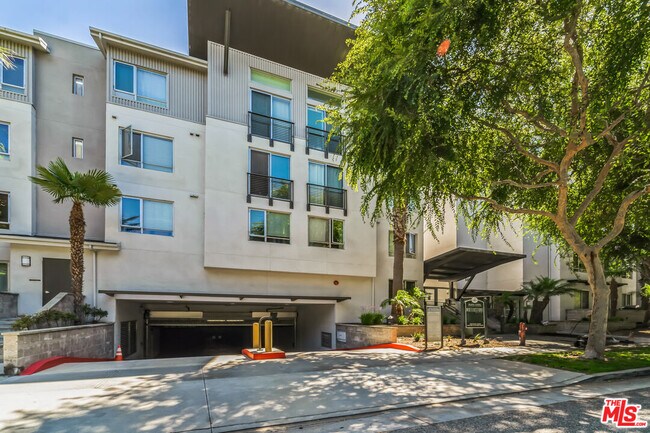 Building Photo - 6400 Crescent Prk E