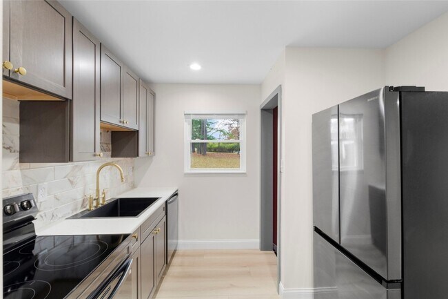 Building Photo - 84 Strecker Rd