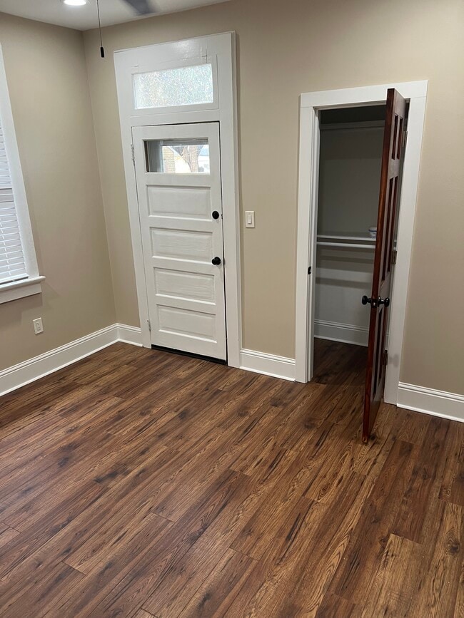 Building Photo - 621 S Alexander St