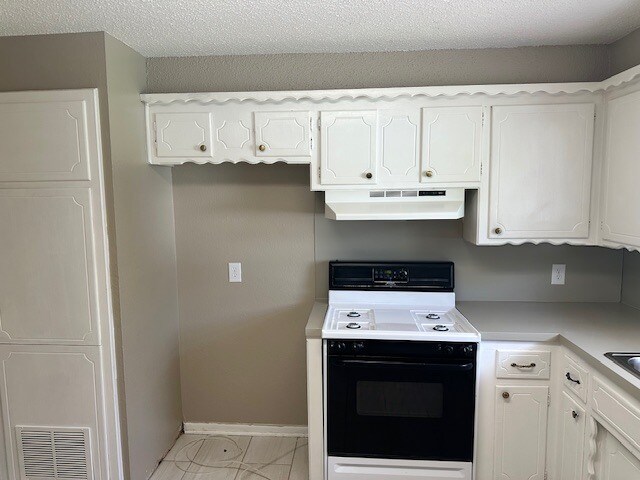 Building Photo - 721 N Bristow Ave