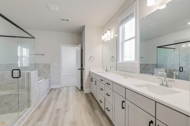 Building Photo - 322 Caledonia Ct