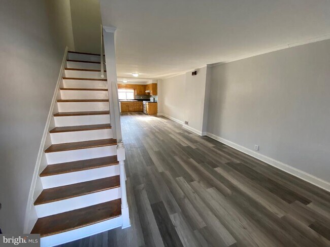 Building Photo - 338 Gusryan St