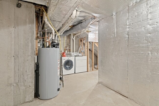 Building Photo - 555 Main St