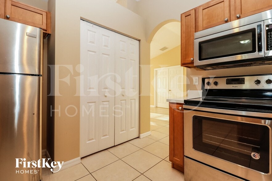 Building Photo - 362 Overbrook St