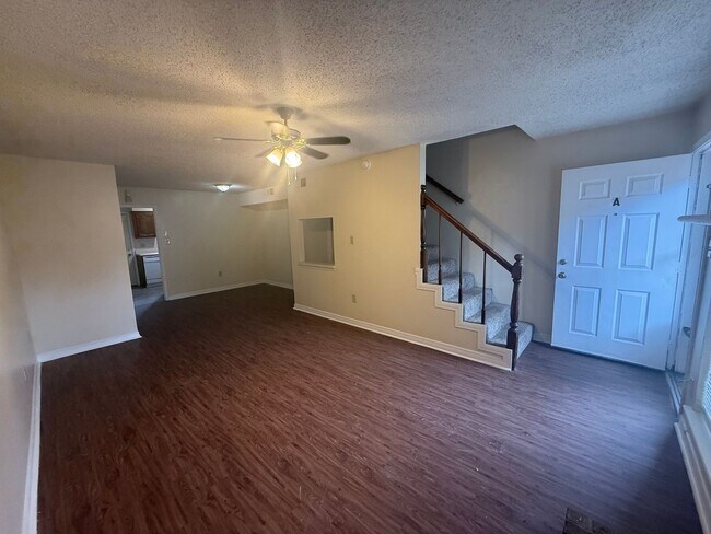 Building Photo - 3033 Toulon Dr