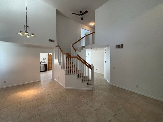 Building Photo - Beautiful 4-Bedroom Home with Solar in Palmdale!