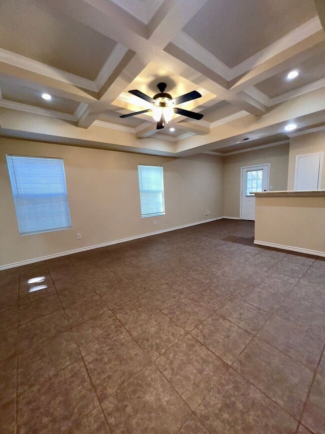 Building Photo - Beautiful Town Home in the Heart of San Antonio