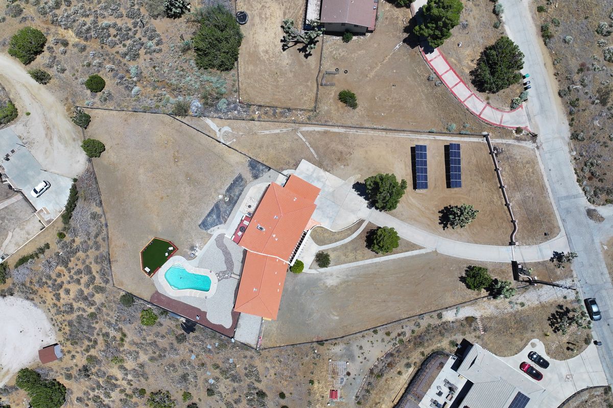 Building Photo - 1055 Lakeview Dr