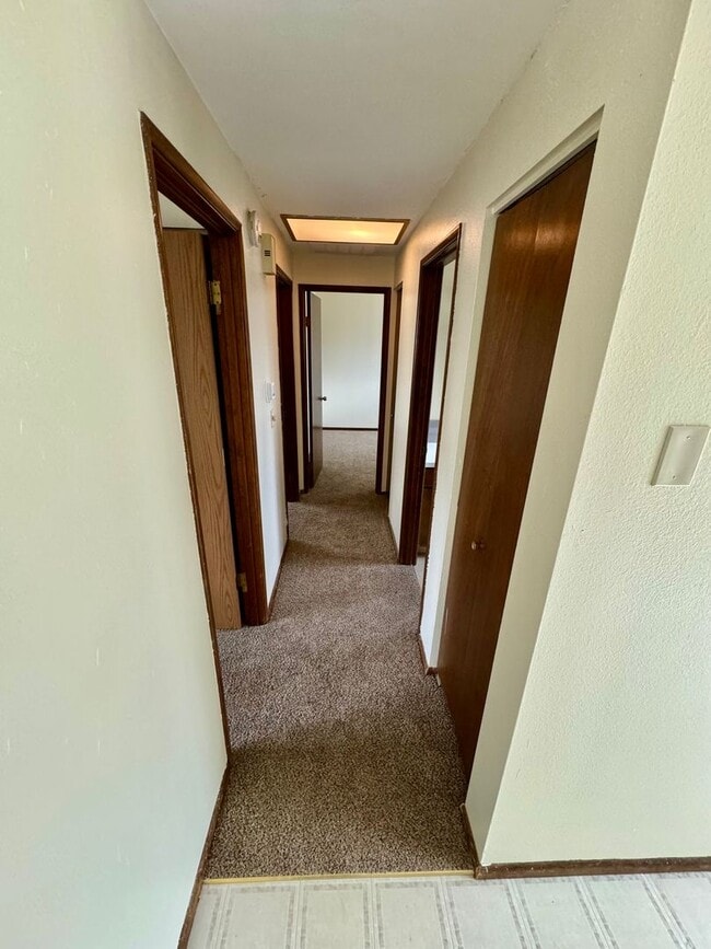 Building Photo - Pet-Friendly House In South Corvallis