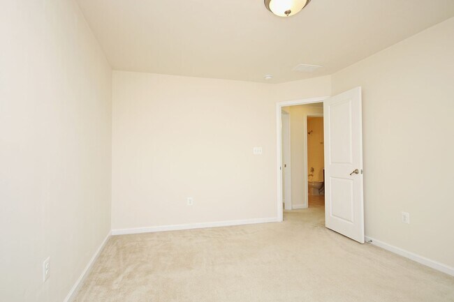 Building Photo - N. Albemarle Co Home With Fenced Yard, Near NGIC/DIA/NGA