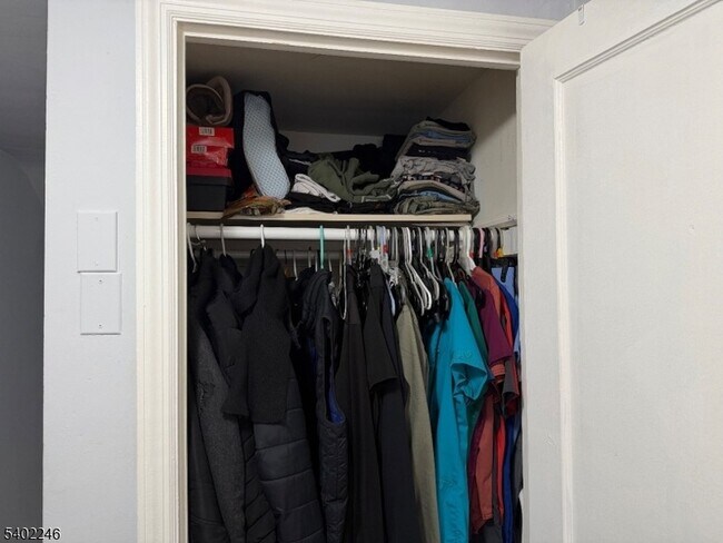 Building Photo - 8 Rowe Pl