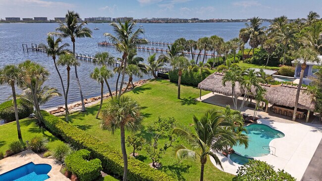Building Photo - 930 S Lakeside Dr