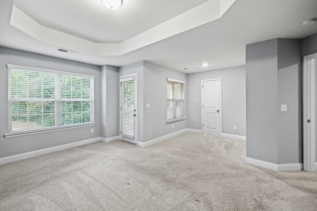 Building Photo - 2570 Castellan Dr