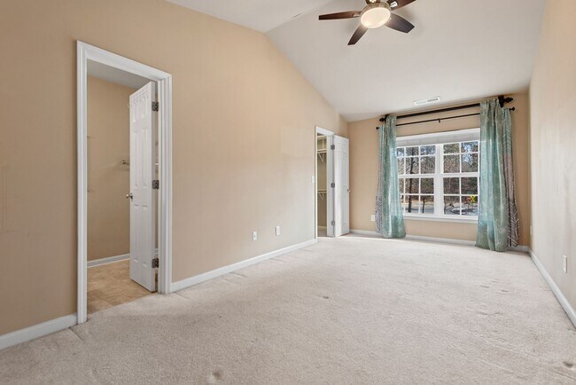 Building Photo - Two Bedroom Durham Townhouse: Available August 7th
