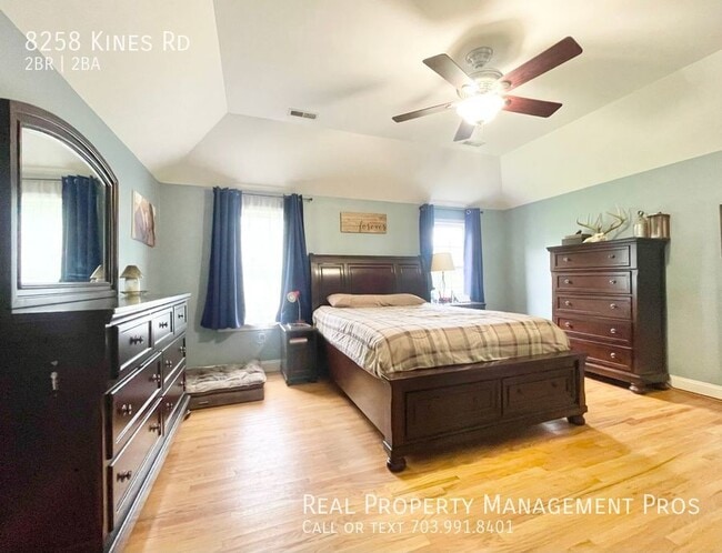 Building Photo - FIVE ACRE HORSE FARM!