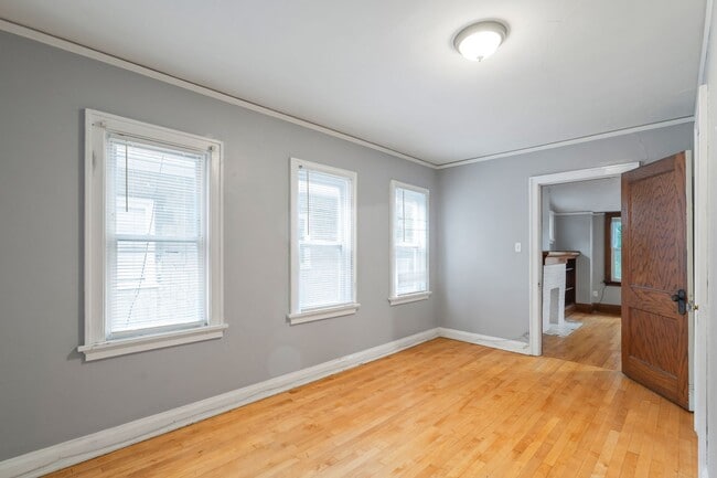 Building Photo - Downer upper across from UWM