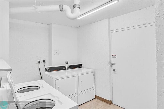 Building Photo - 525 N Ocean Blvd