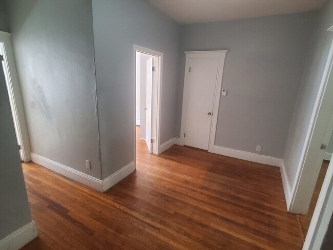 Building Photo - 76 Walnut Park