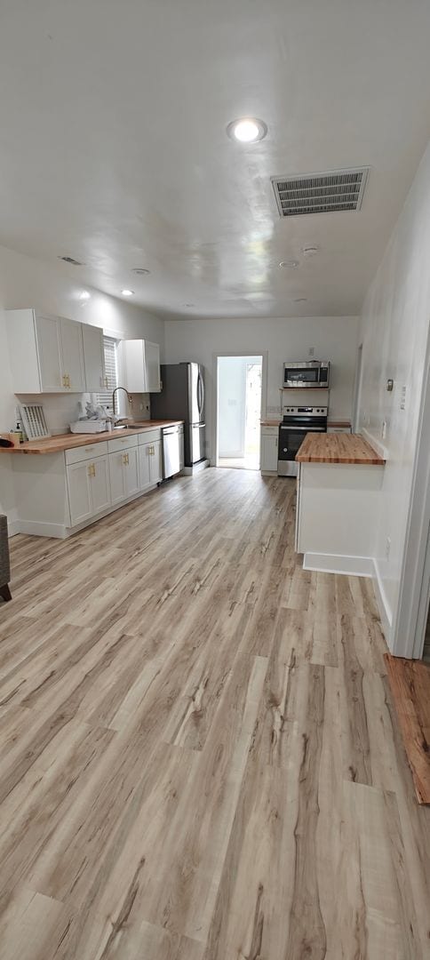 Building Photo - --APPLICATION PE 2 BR/ 1 BA Newly Renovate...