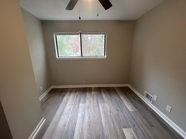 Building Photo - 240 Jamil Rd