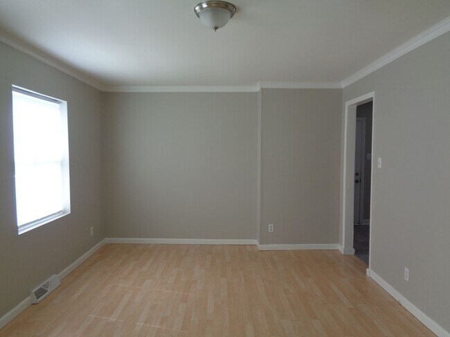 Building Photo - 4800 Crestmont Dr