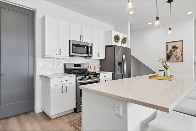 Building Photo - Lovely, Modern Townhome in Scenic Ivins