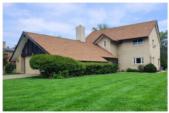 Building Photo - 863 N Northwest Hwy