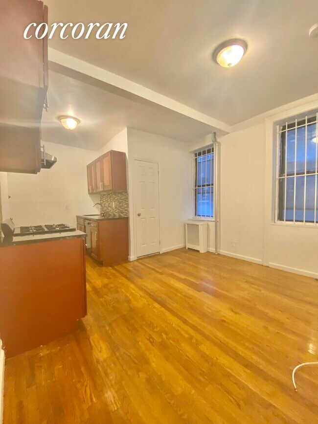 Building Photo - 413 E 70th St