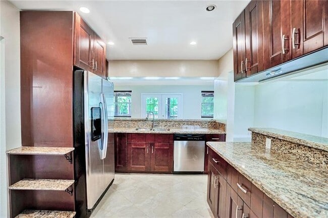 Building Photo - 5550 SW 130th Ave