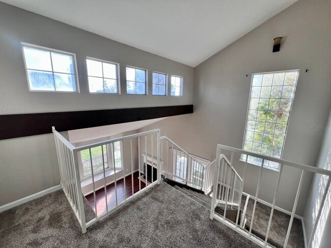 Building Photo - $2,295 Villa & Barstow, 3 Bedroom Condo - ...