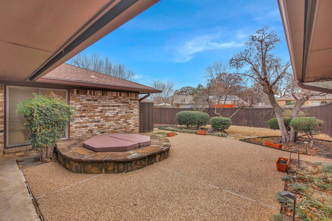 Building Photo - Updated West Plano Beauty!