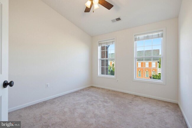 Building Photo - 43248 Mitcham Square