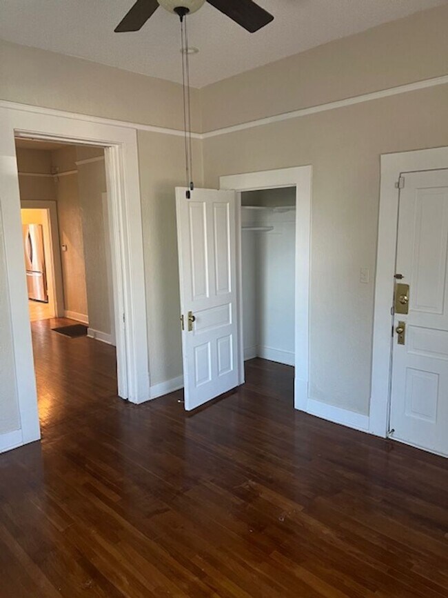 Building Photo - Glenn