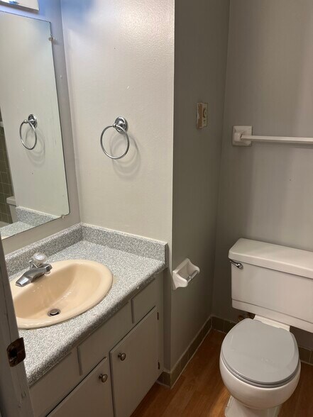 Building Photo - 6516 Lake Rd