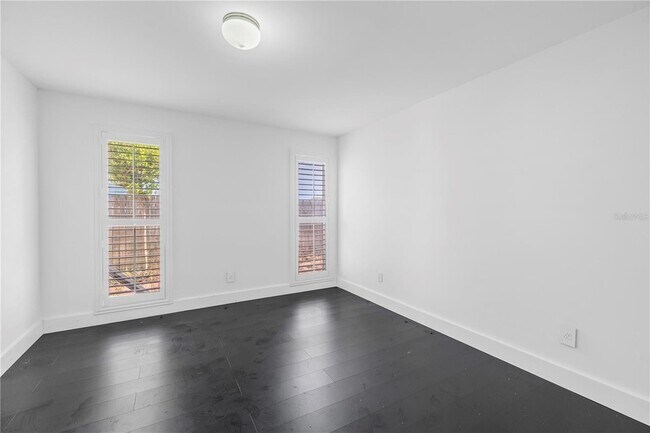 Building Photo - 3216 Pine Haven Dr