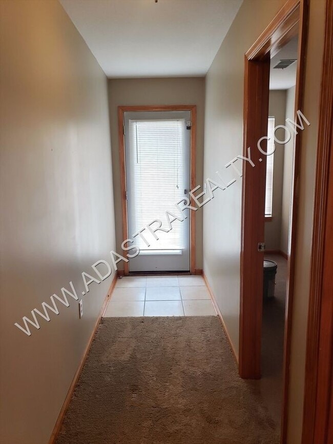 Building Photo - Beautiful Ranch Duplex in Edgerton-Available NOW!!