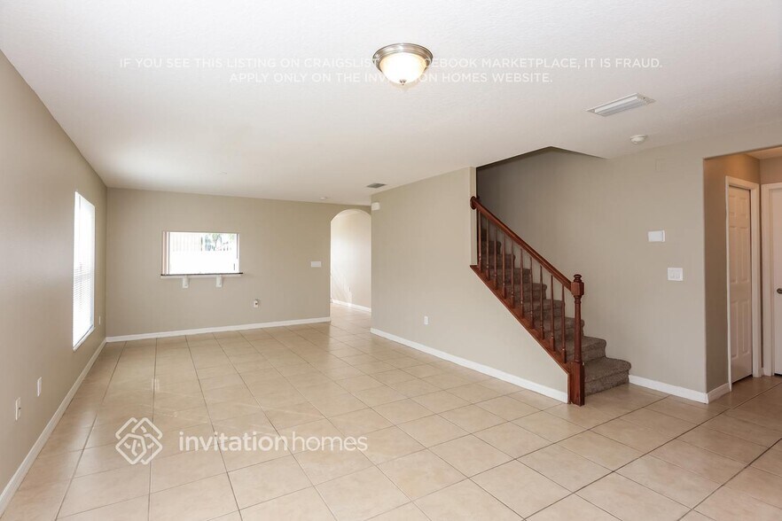 Building Photo - 2458 Hamlet Cir