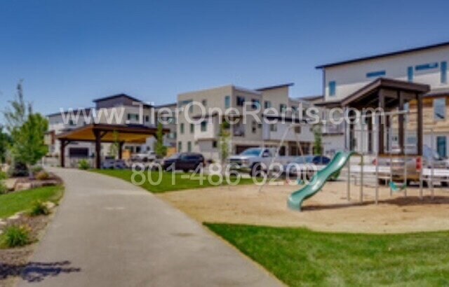 Building Photo - NO DEPOSIT option available for qualified renters!