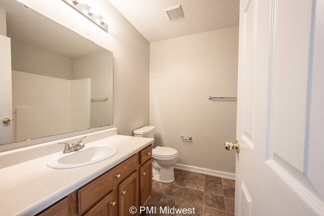 Building Photo - "Charming 3-Bedroom Home with 2 Full Baths in Desirable Noblesville Location!"