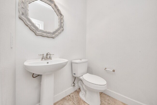 Building Photo - Spacious 4-Bedroom Home with Private Office & Room for Everyone!