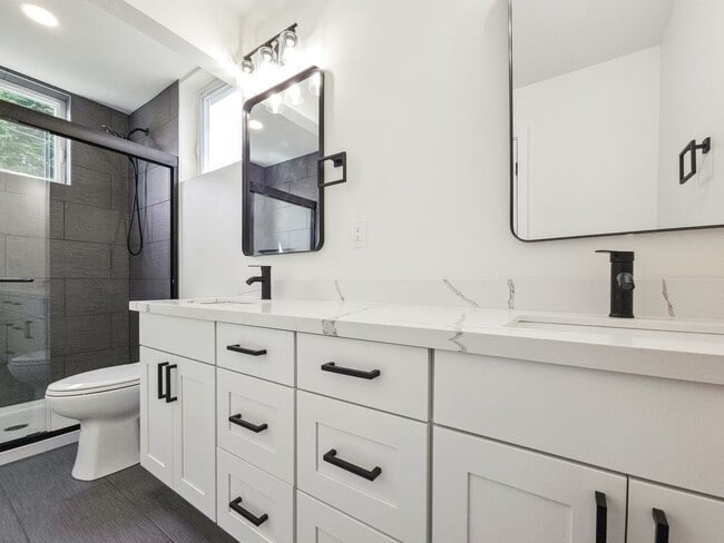 Building Photo - Spacious 3-Bedroom DADU with Private Balco...