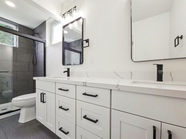 Building Photo - Spacious 3-Bedroom DADU with Private Balcony & Garage