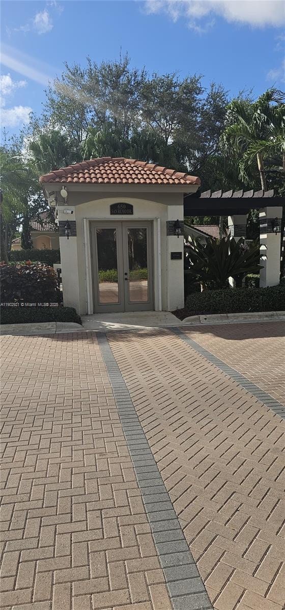 Building Photo - 1002 Sevilla Cir