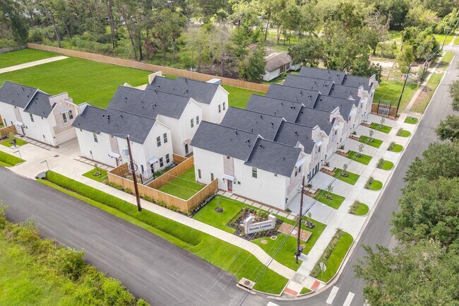 Building Photo - 879 Rachel St