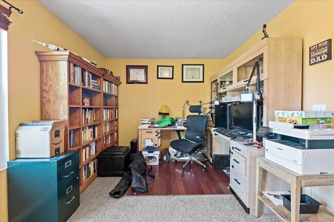 Building Photo - Beautiful & Spacious 4-Bedroom Home with 3...